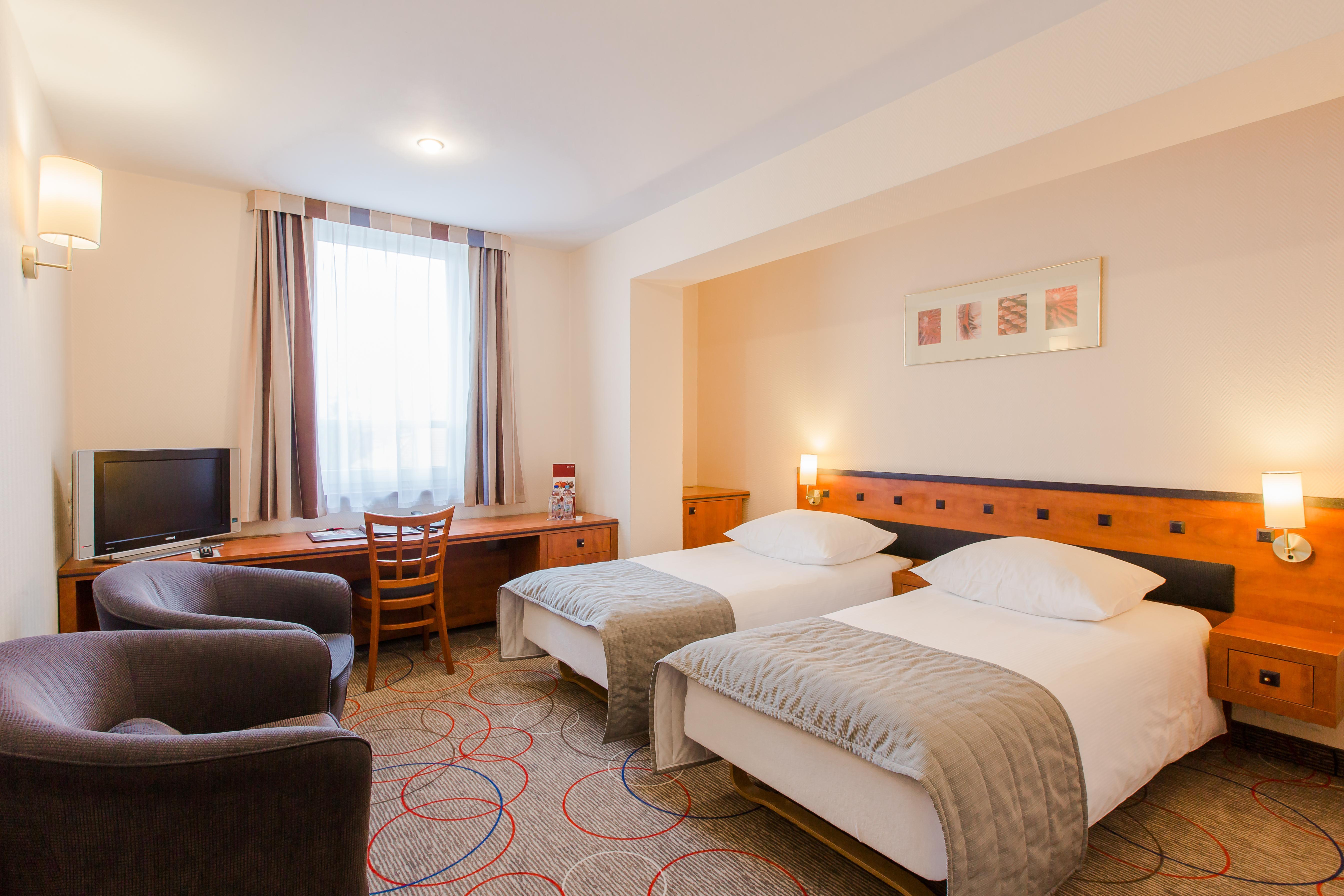 Qubus Hotel Glogow Exterior photo