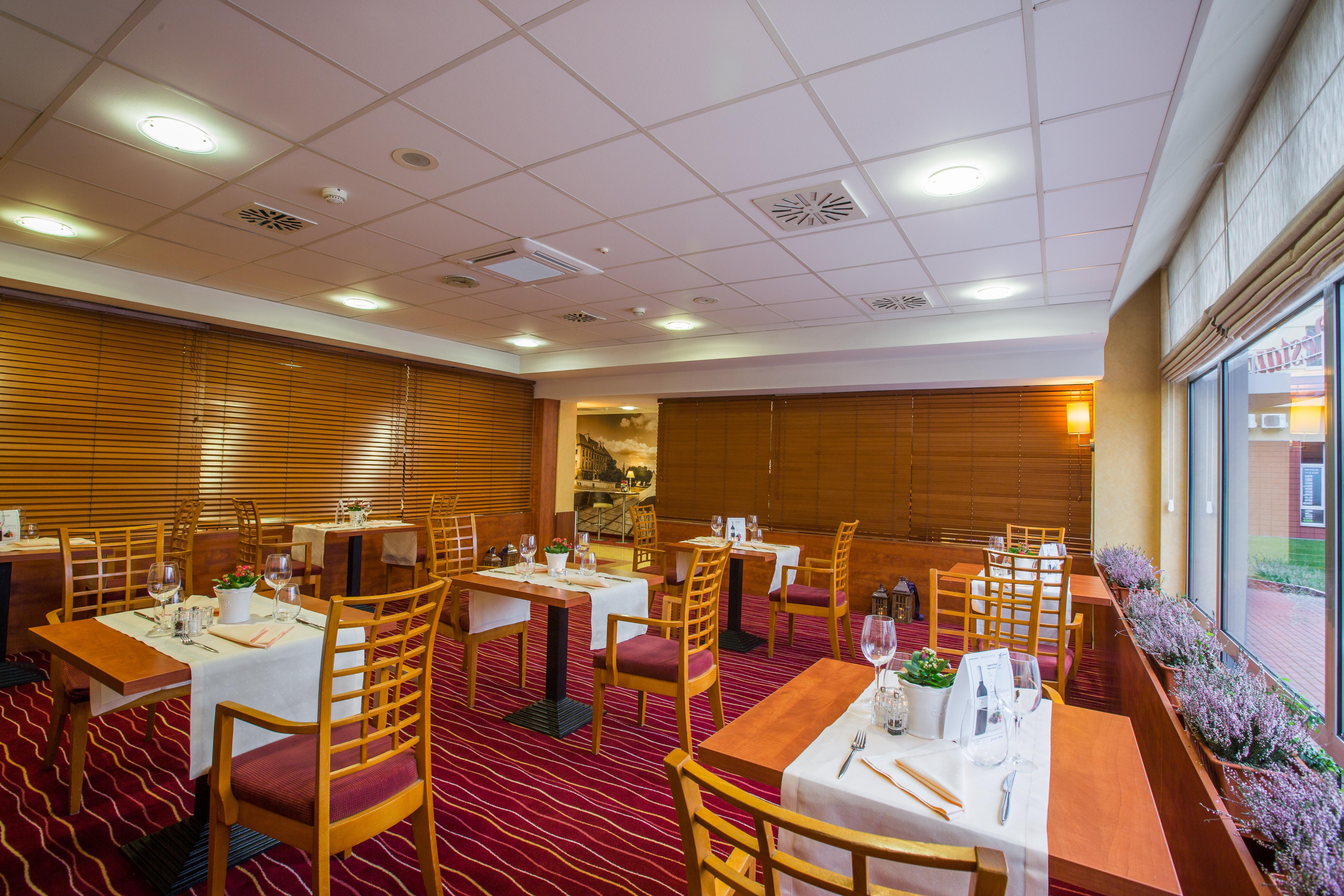 Qubus Hotel Glogow Exterior photo