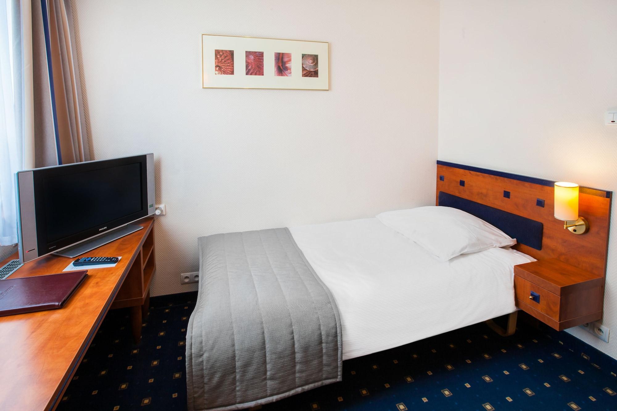 Qubus Hotel Glogow Exterior photo