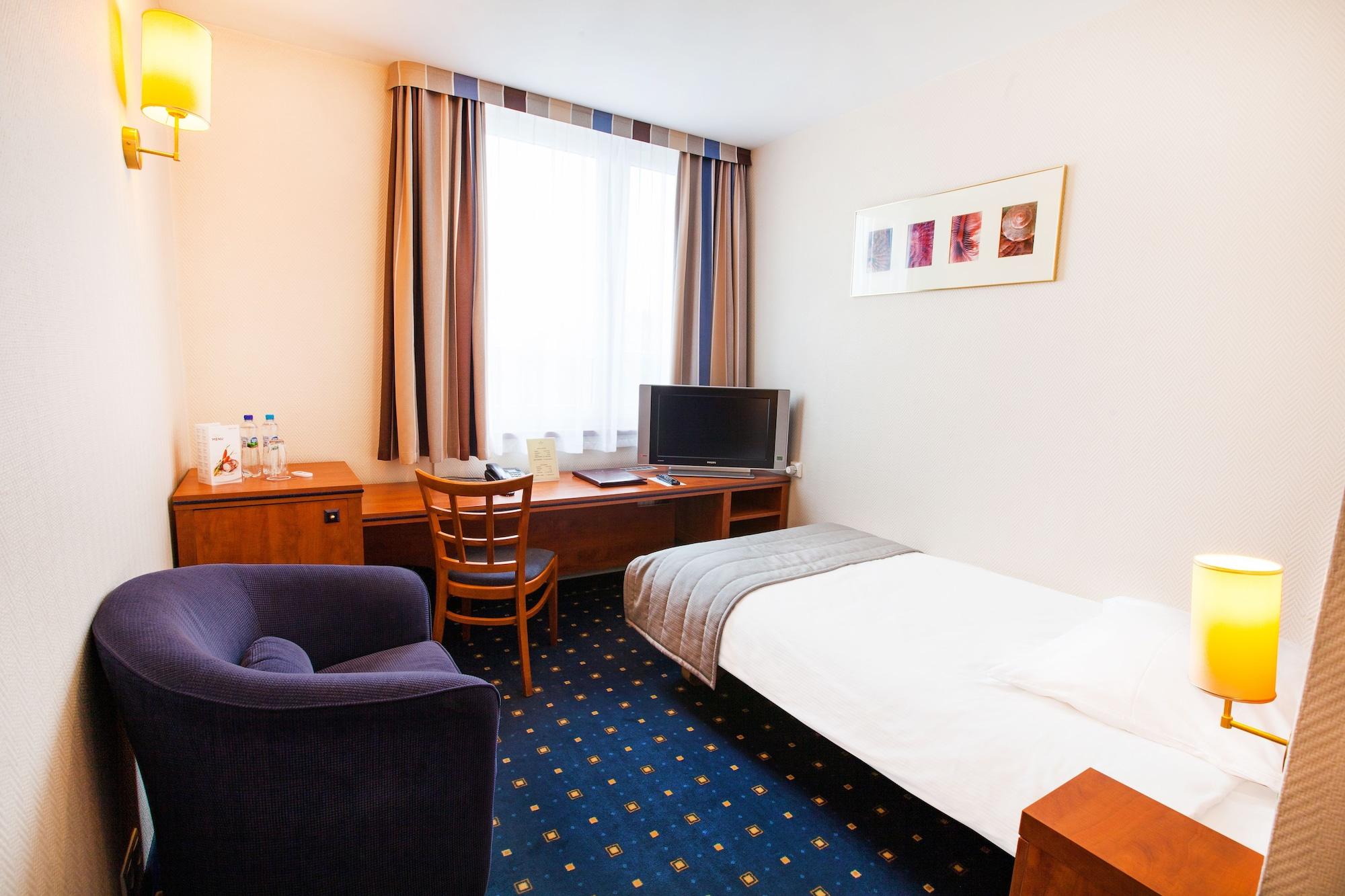 Qubus Hotel Glogow Exterior photo
