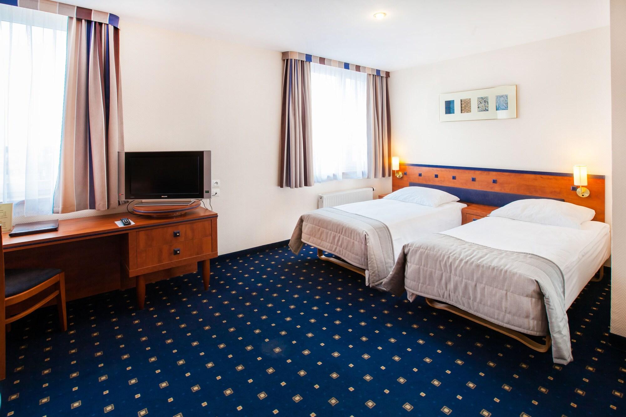 Qubus Hotel Glogow Exterior photo